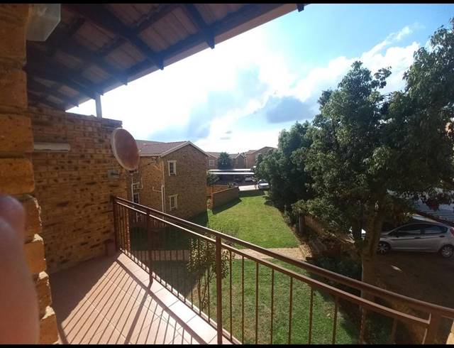 2 BEDROOM APARTMENT FOR SALE IN STRUBENSVALLEI